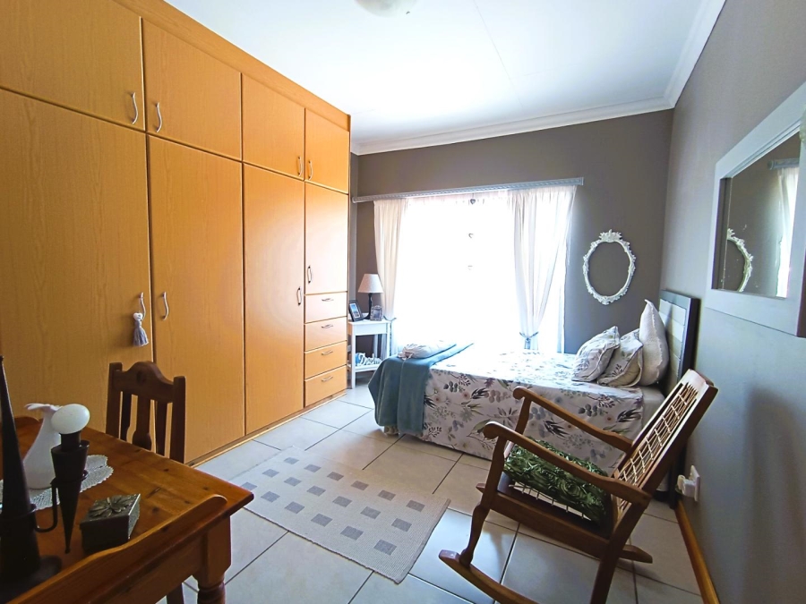 5 Bedroom Property for Sale in Langenhovenpark Free State